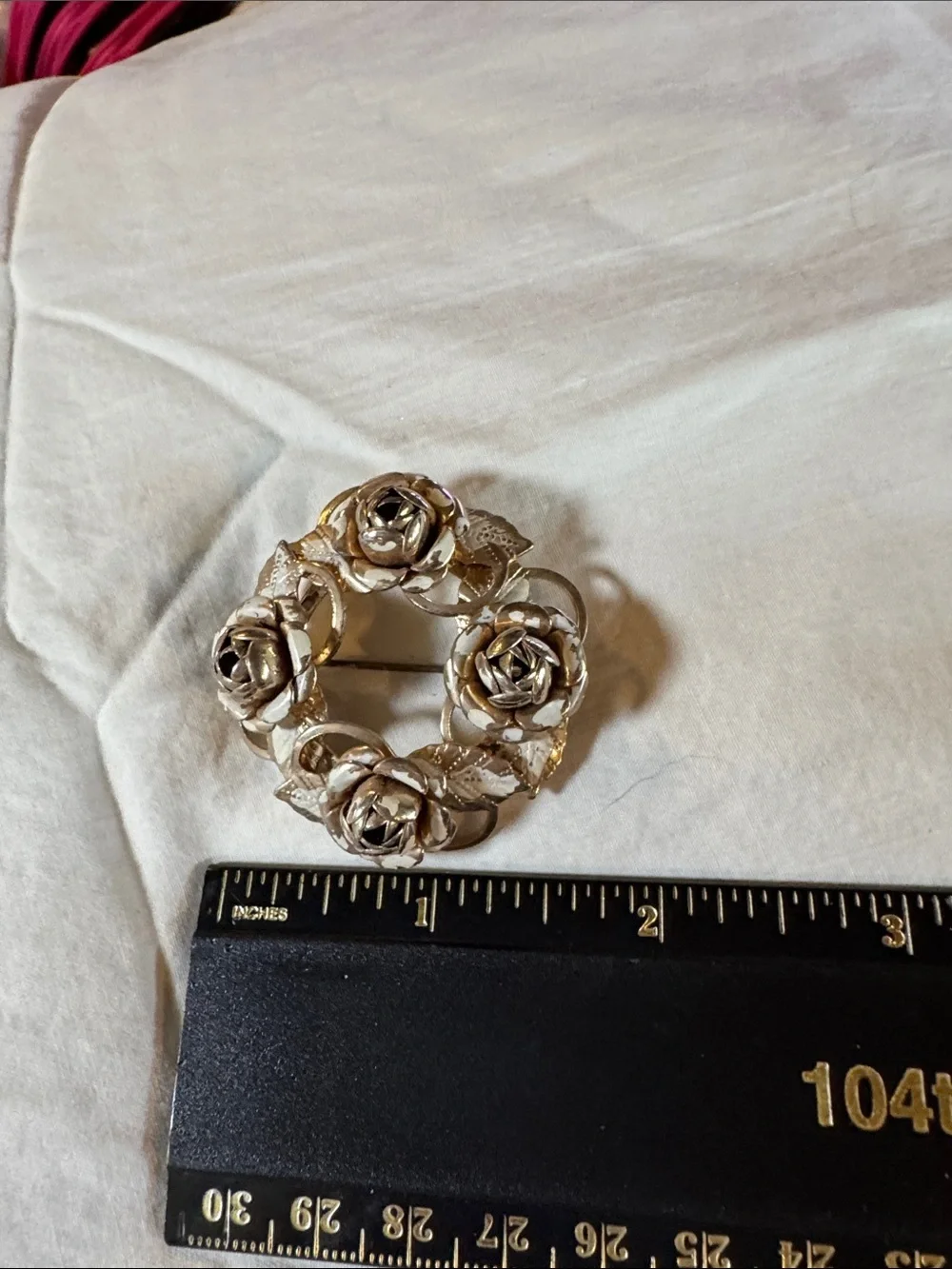 Gold /White Floral Rose Wreath Brooch/Pendant